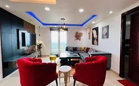 Luxury Apartment In Gold Crest Mall 1 Bed